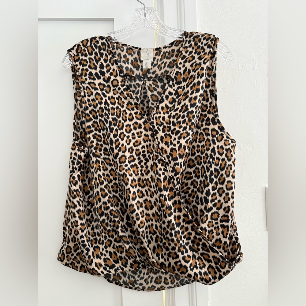 Joie tan leopard print v neck sleeveless blouse w/ bubble accent front (read)